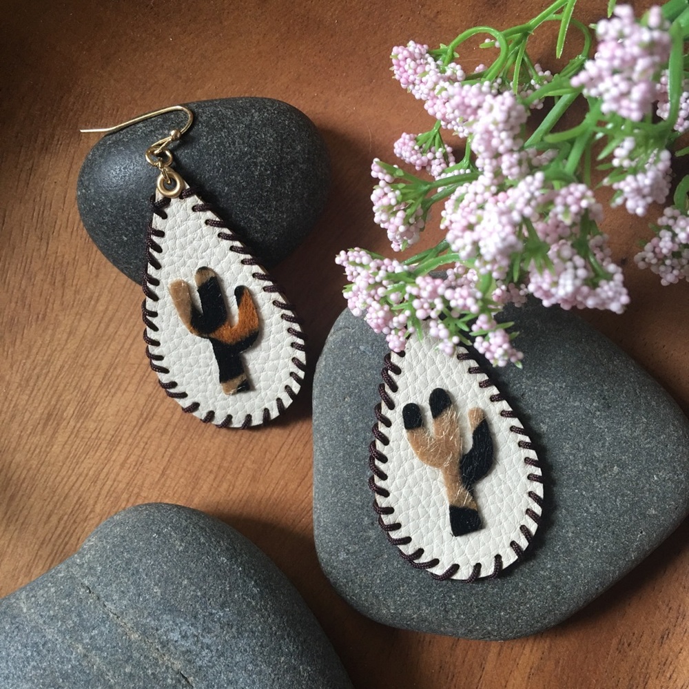 🌵See me grow cactus tear drop earrings - Picture 2 of 4